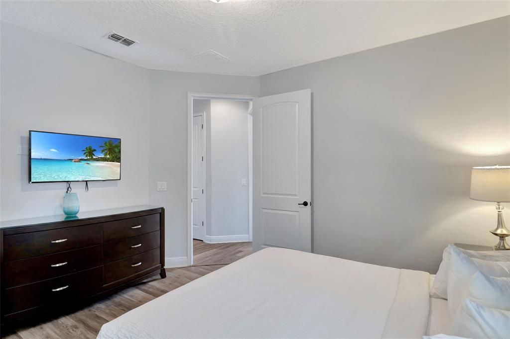 For Sale: $875,000 (10 beds, 10 baths, 4683 Square Feet)