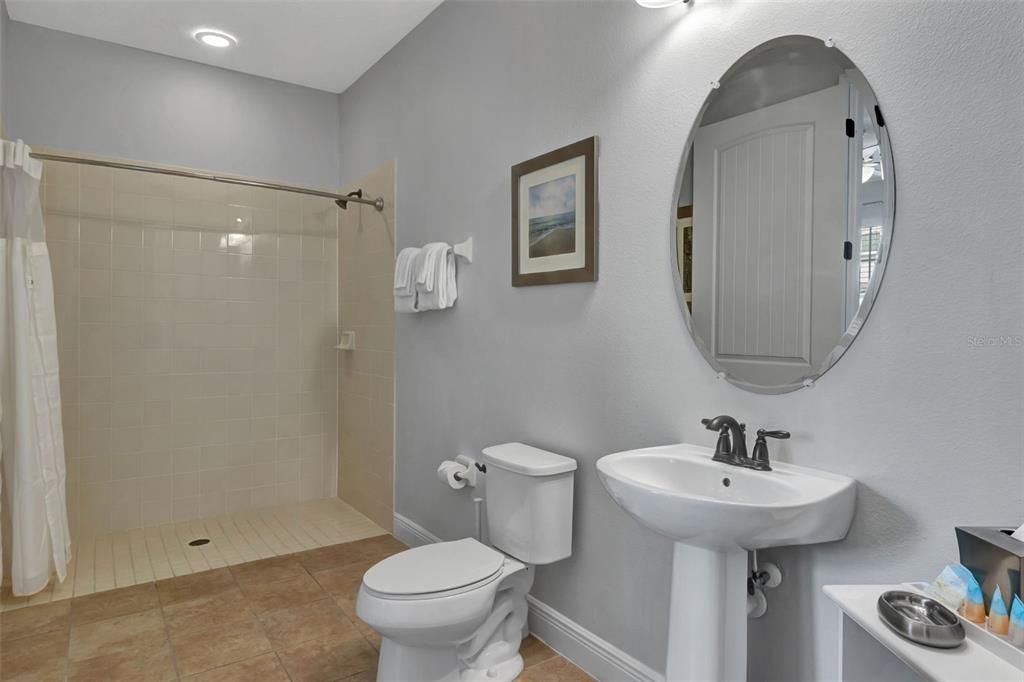 For Sale: $875,000 (10 beds, 10 baths, 4683 Square Feet)