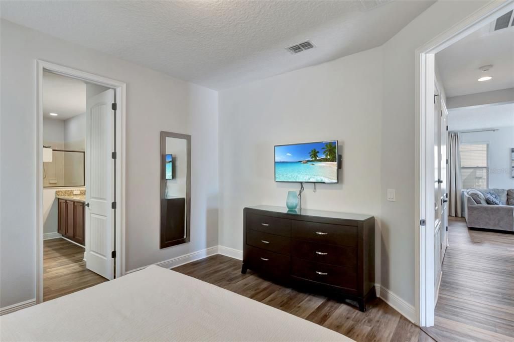 For Sale: $875,000 (10 beds, 10 baths, 4683 Square Feet)