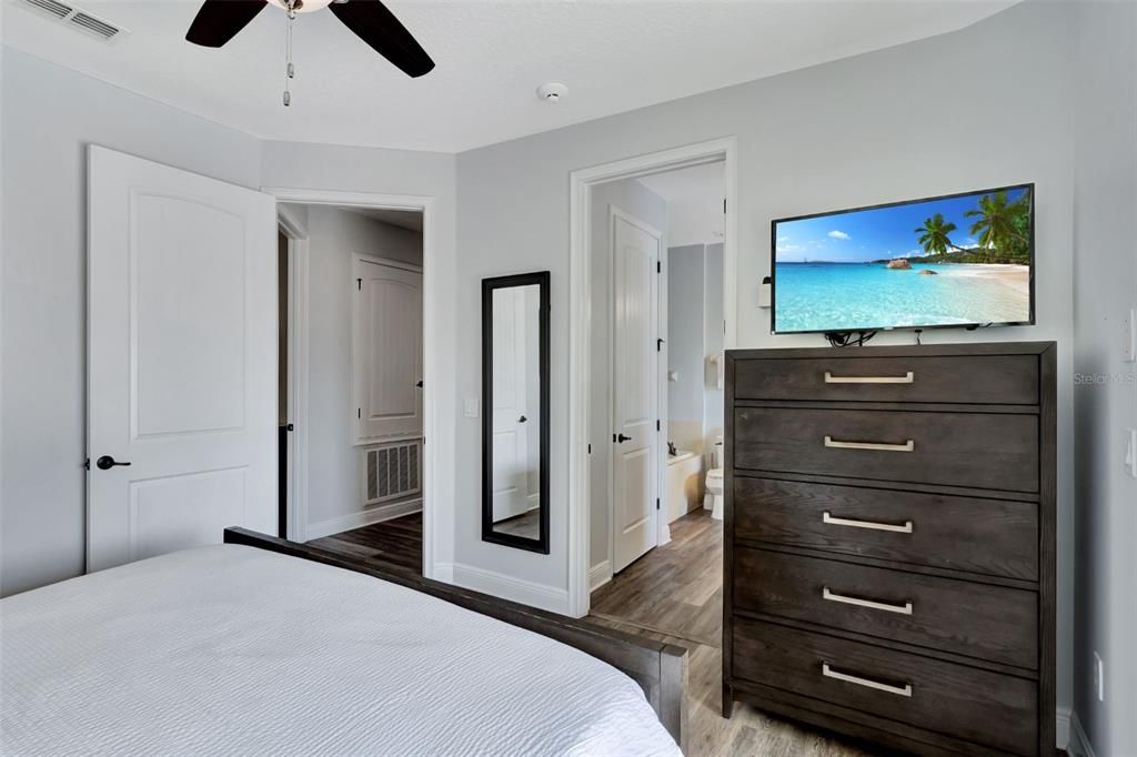 For Sale: $875,000 (10 beds, 10 baths, 4683 Square Feet)