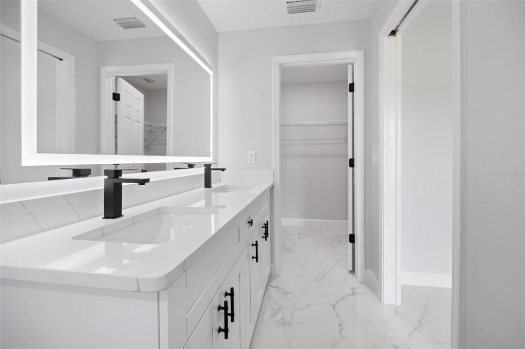 For Sale: $304,999 (3 beds, 2 baths, 1399 Square Feet)