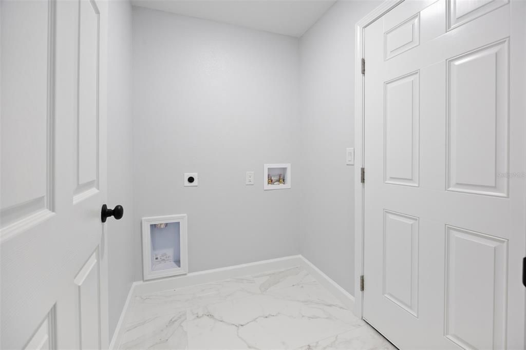 For Sale: $304,999 (3 beds, 2 baths, 1399 Square Feet)