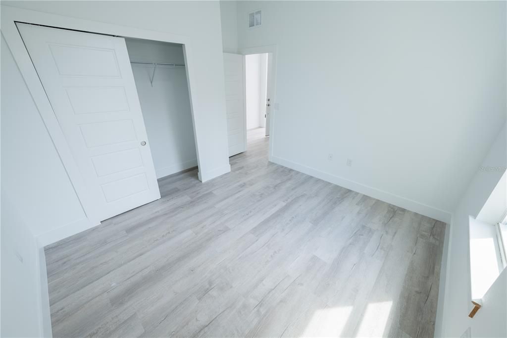 На продажу: $529,000 (6 спален, 0 ванн, 1350 Квадратных фут)
