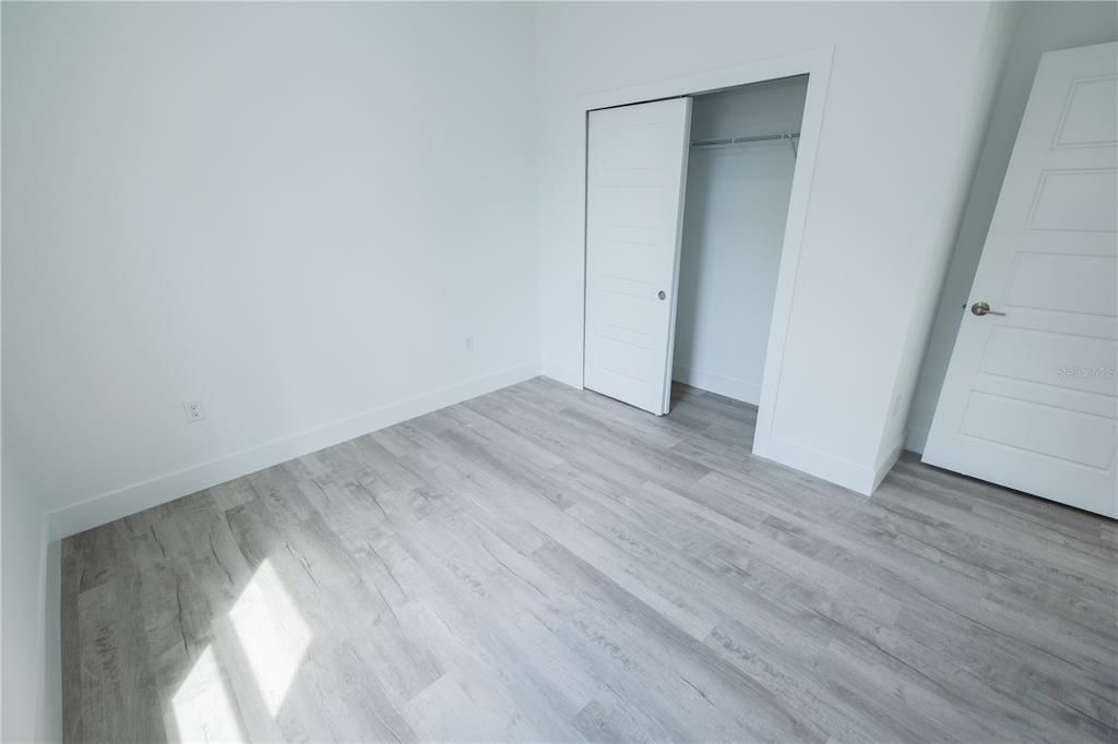 На продажу: $529,000 (6 спален, 0 ванн, 1350 Квадратных фут)