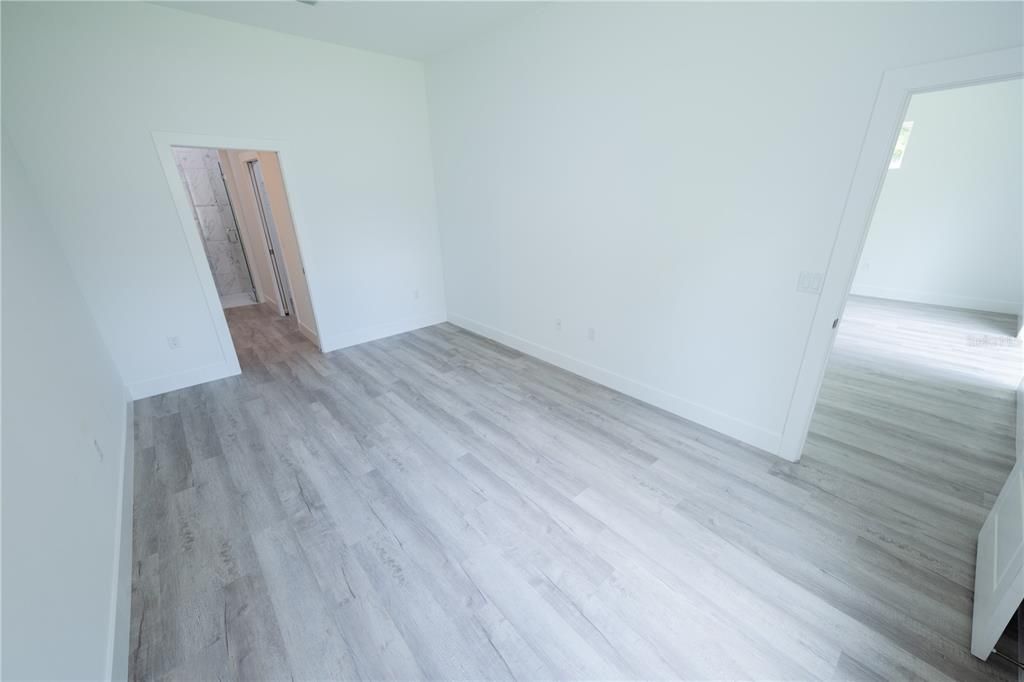 На продажу: $529,000 (6 спален, 0 ванн, 1350 Квадратных фут)