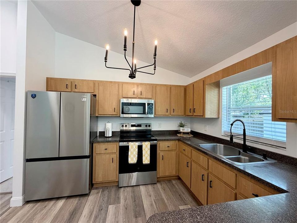 For Sale: $239,000 (3 beds, 2 baths, 1832 Square Feet)