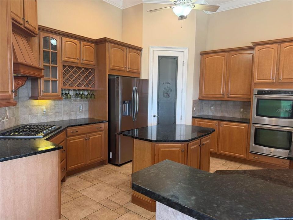 En Venta: $785,000 (5 camas, 4 baños, 4580 Pies cuadrados)
