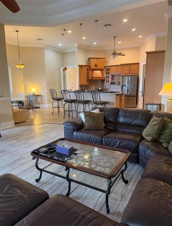 En Venta: $785,000 (5 camas, 4 baños, 4580 Pies cuadrados)