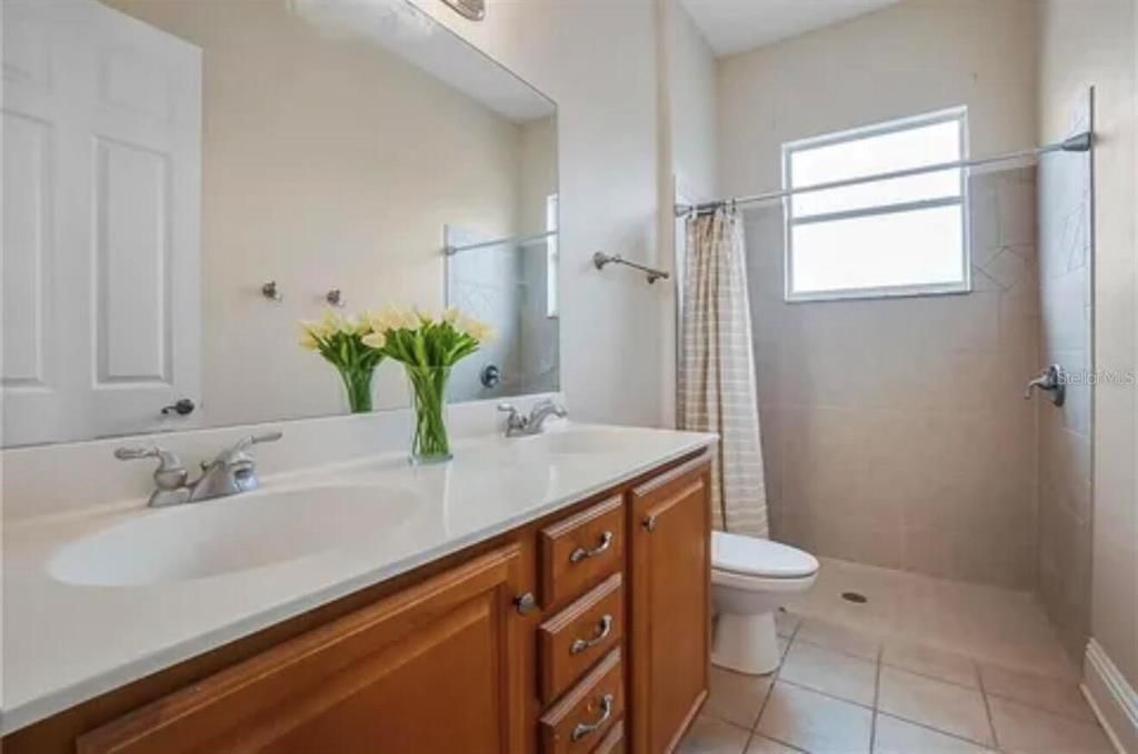 En Venta: $785,000 (5 camas, 4 baños, 4580 Pies cuadrados)