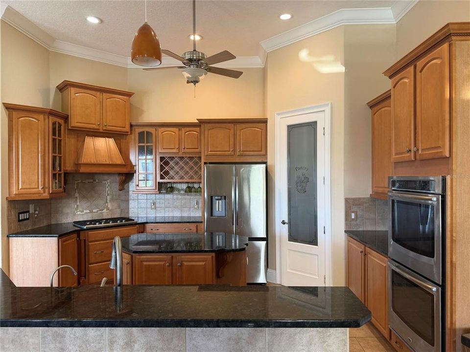En Venta: $785,000 (5 camas, 4 baños, 4580 Pies cuadrados)