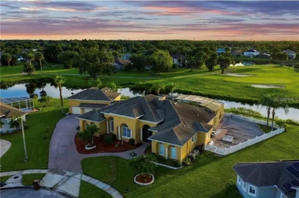 En Venta: $785,000 (5 camas, 4 baños, 4580 Pies cuadrados)