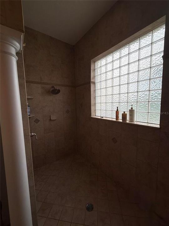 En Venta: $785,000 (5 camas, 4 baños, 4580 Pies cuadrados)