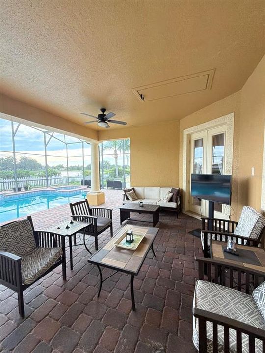 En Venta: $785,000 (5 camas, 4 baños, 4580 Pies cuadrados)