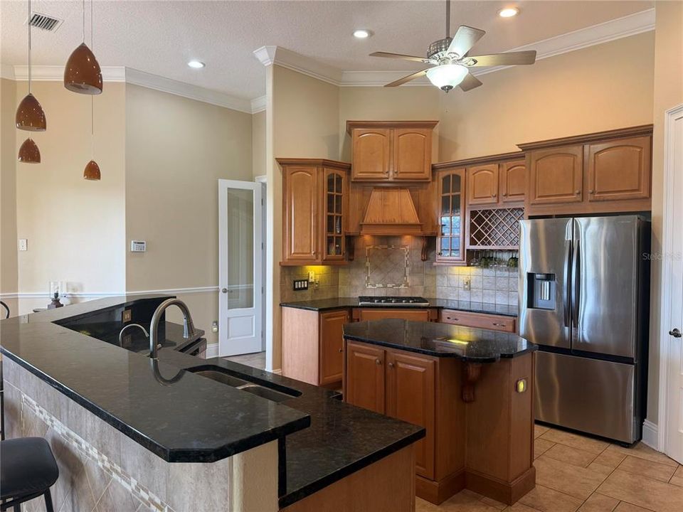 En Venta: $785,000 (5 camas, 4 baños, 4580 Pies cuadrados)