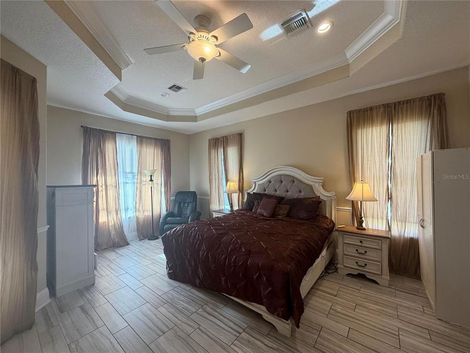 En Venta: $785,000 (5 camas, 4 baños, 4580 Pies cuadrados)