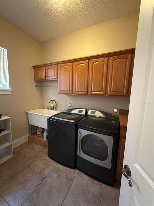 En Venta: $785,000 (5 camas, 4 baños, 4580 Pies cuadrados)