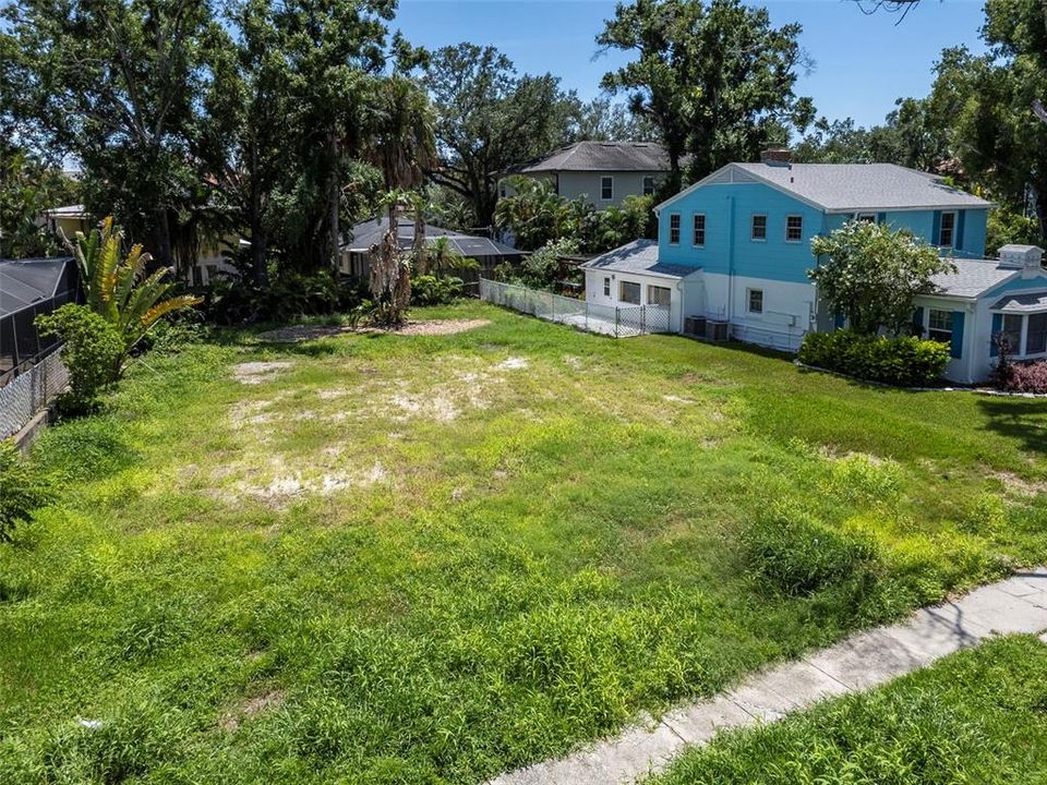合同活跃: $815,000 (0.18 acres)