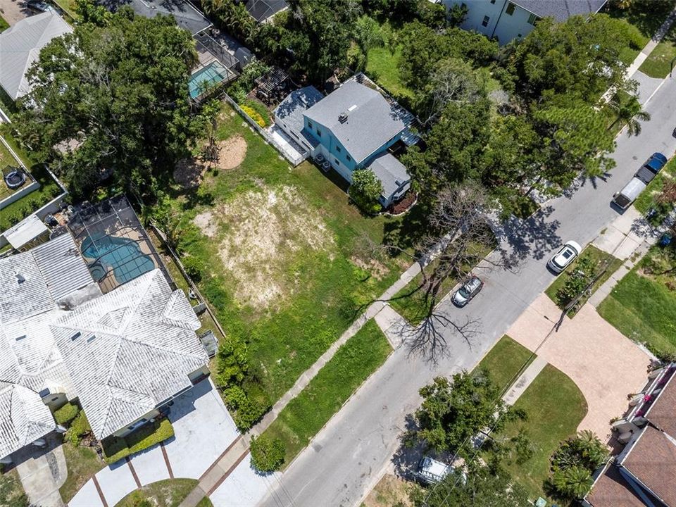 合同活跃: $815,000 (0.18 acres)