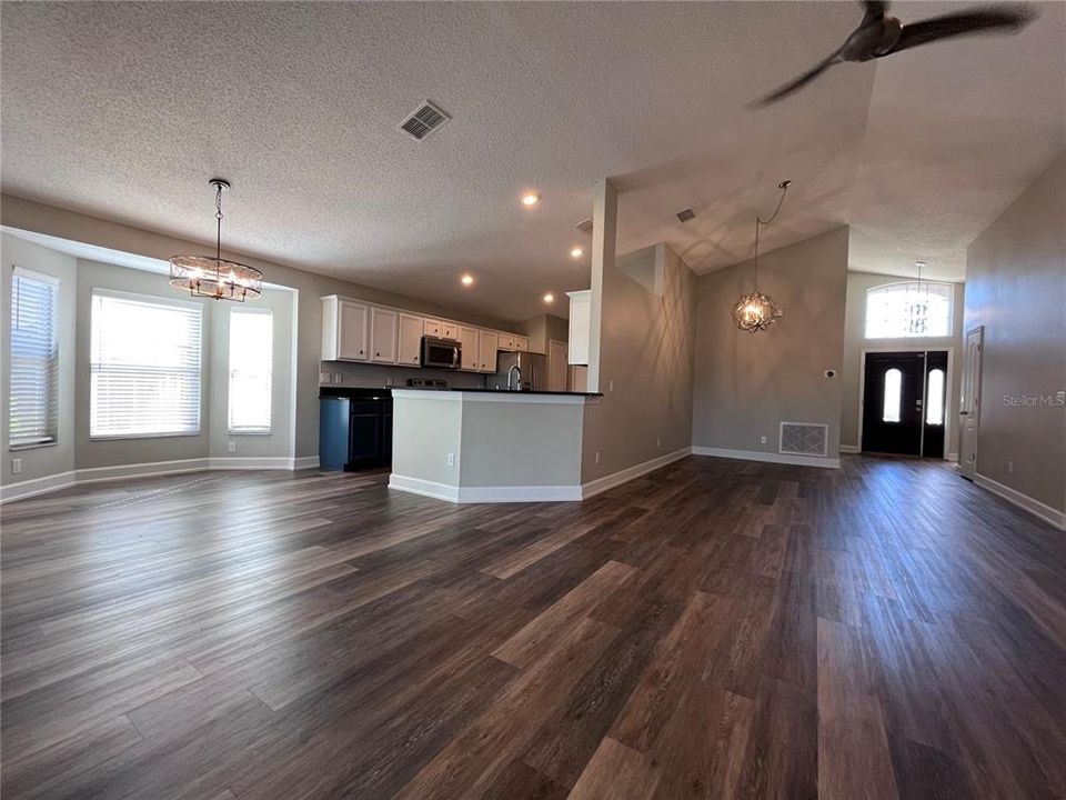 For Rent: $2,650 (3 beds, 2 baths, 1835 Square Feet)