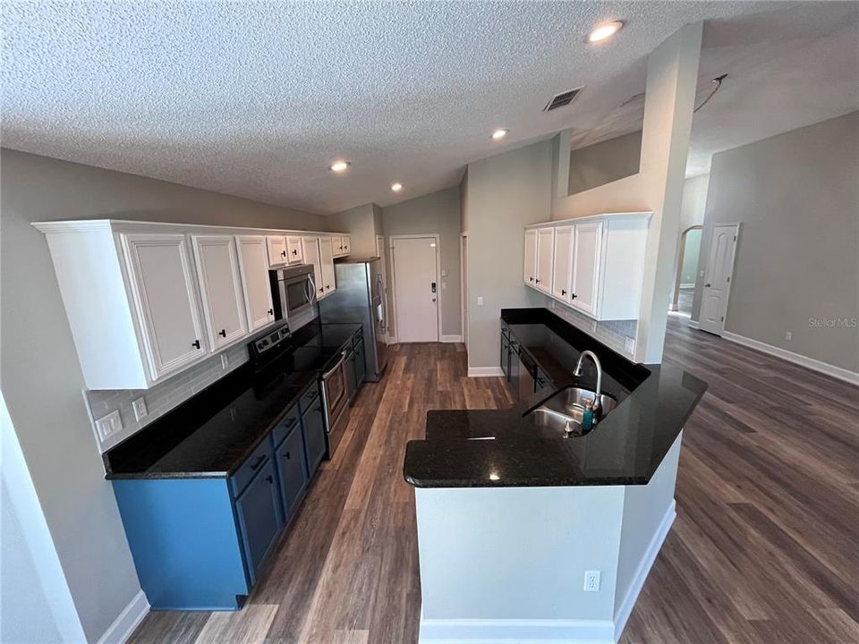 For Rent: $2,650 (3 beds, 2 baths, 1835 Square Feet)