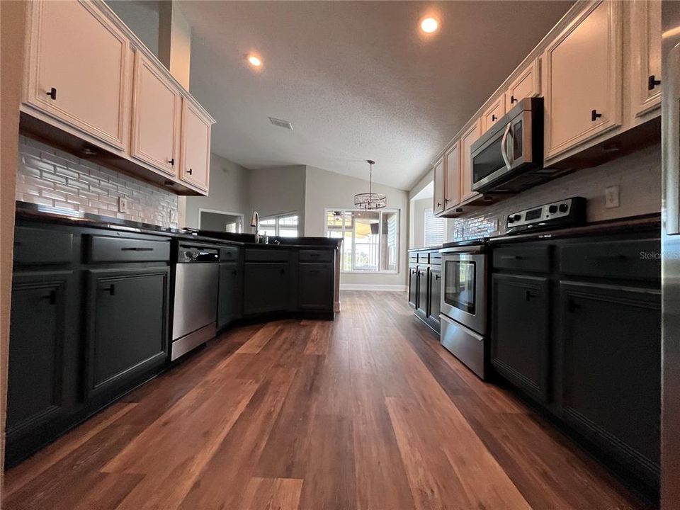 For Rent: $2,650 (3 beds, 2 baths, 1835 Square Feet)