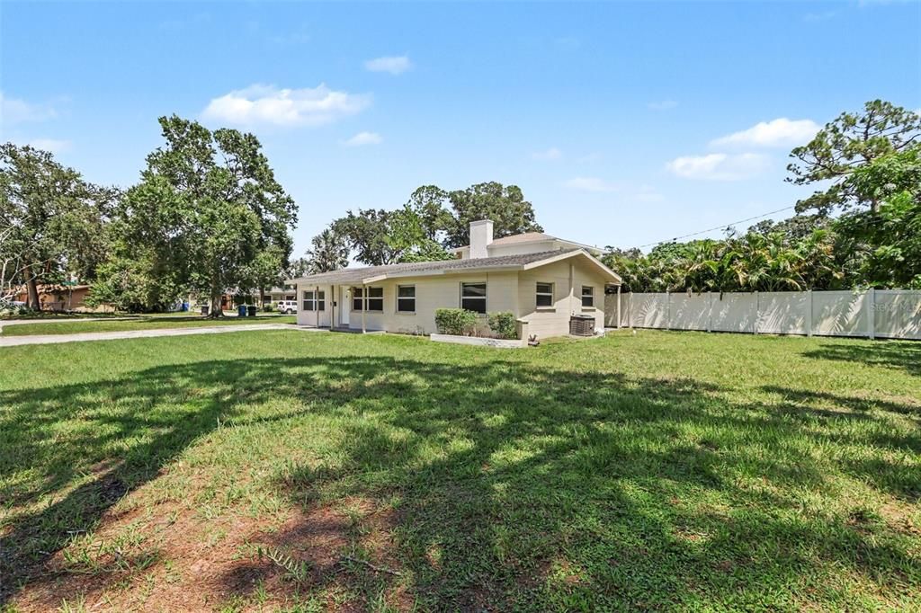 En Venta: $355,000 (4 camas, 2 baños, 1296 Pies cuadrados)