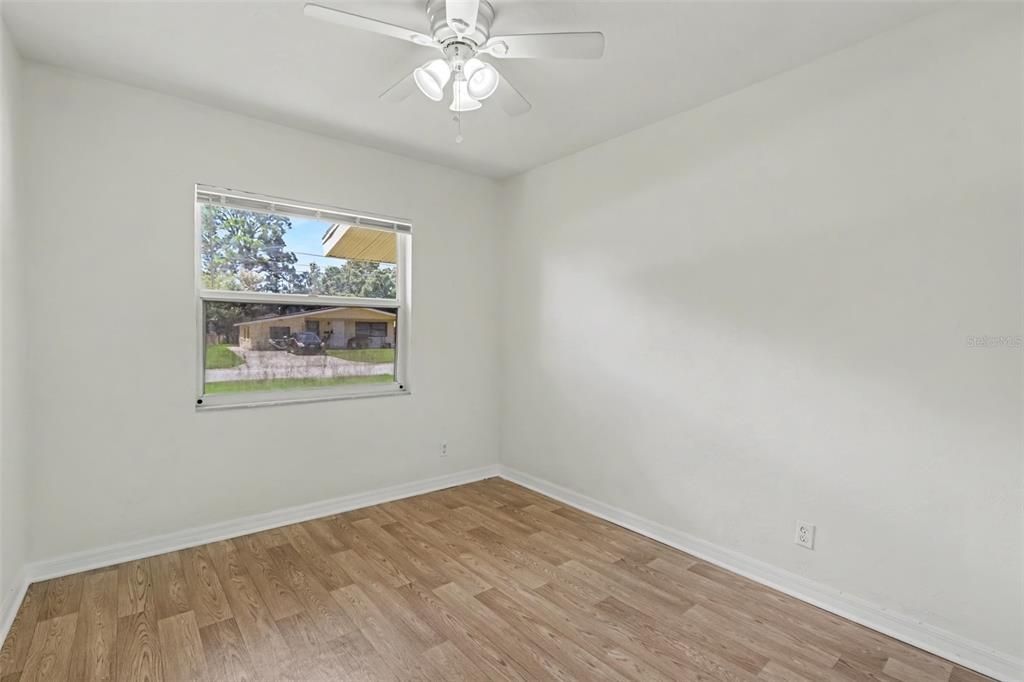 En Venta: $355,000 (4 camas, 2 baños, 1296 Pies cuadrados)