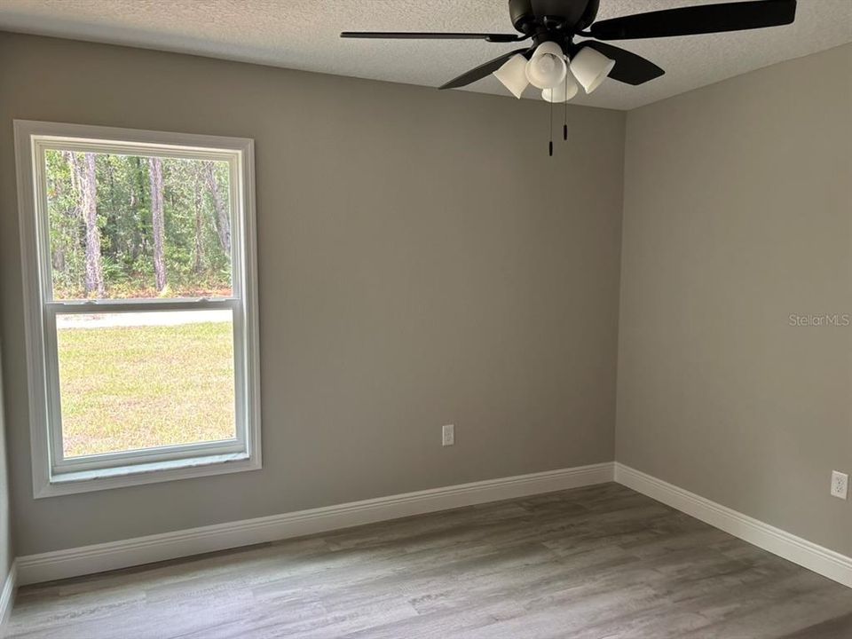 Active With Contract: $249,900 (3 beds, 2 baths, 1405 Square Feet)