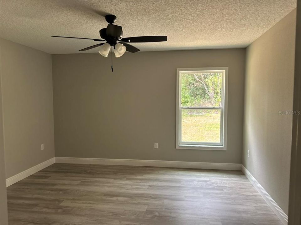 Active With Contract: $249,900 (3 beds, 2 baths, 1405 Square Feet)