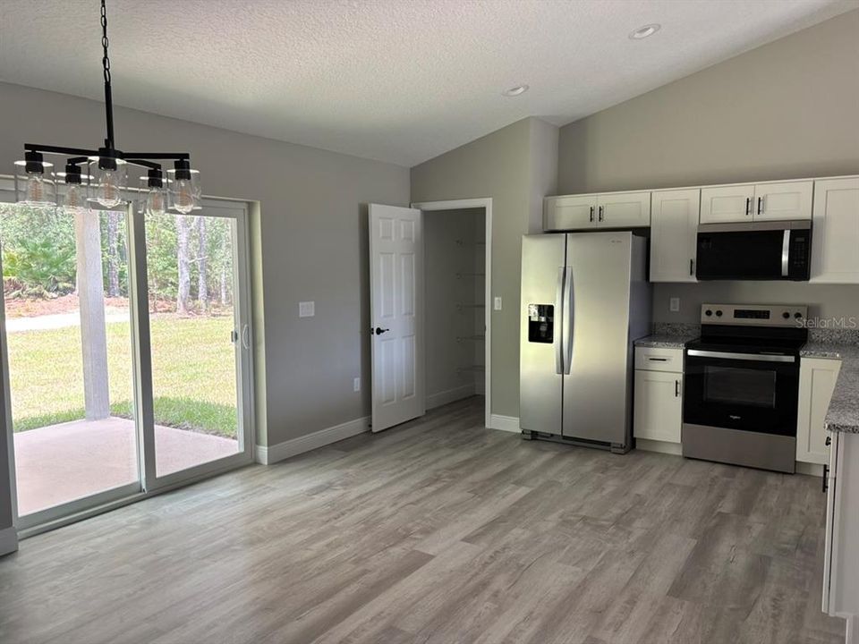 Active With Contract: $249,900 (3 beds, 2 baths, 1405 Square Feet)