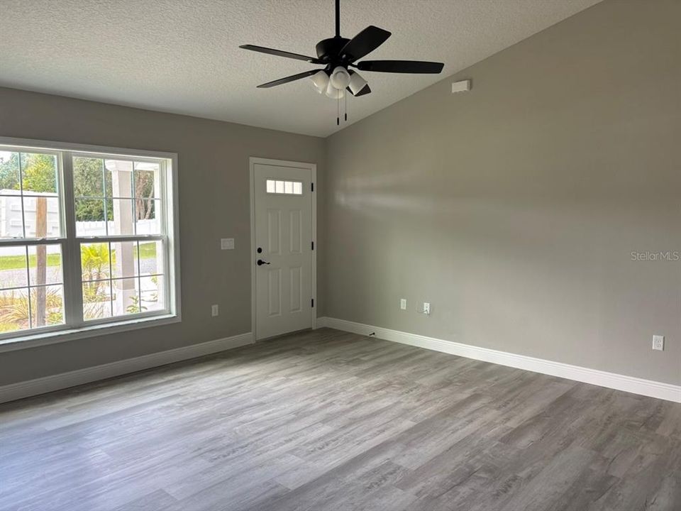 Active With Contract: $249,900 (3 beds, 2 baths, 1405 Square Feet)