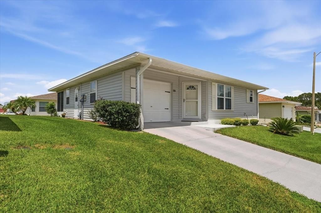 For Sale: $224,900 (2 beds, 2 baths, 1045 Square Feet)