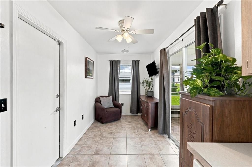 For Sale: $224,900 (2 beds, 2 baths, 1045 Square Feet)