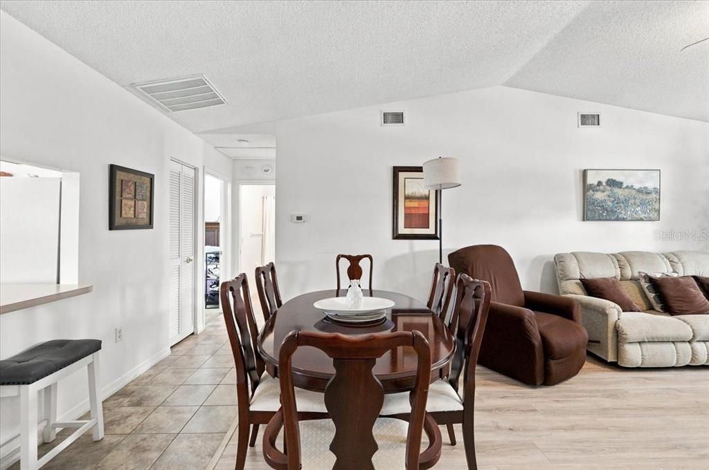 For Sale: $224,900 (2 beds, 2 baths, 1045 Square Feet)