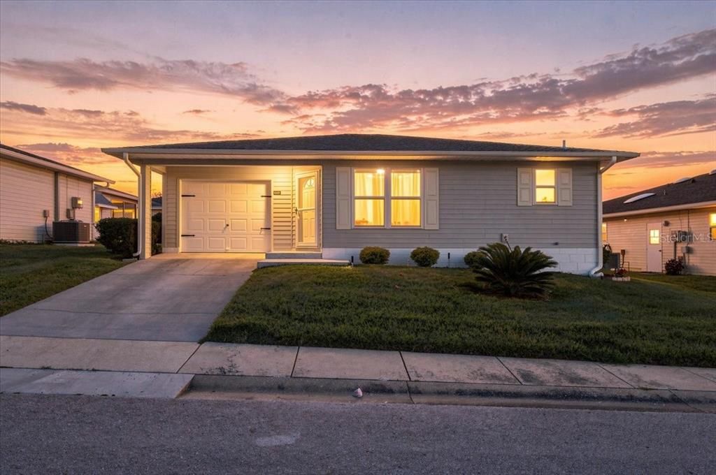 For Sale: $224,900 (2 beds, 2 baths, 1045 Square Feet)