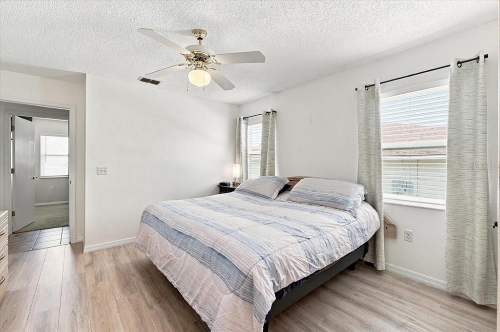 For Sale: $224,900 (2 beds, 2 baths, 1045 Square Feet)