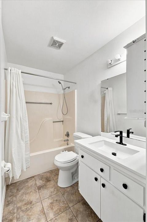 For Sale: $224,900 (2 beds, 2 baths, 1045 Square Feet)