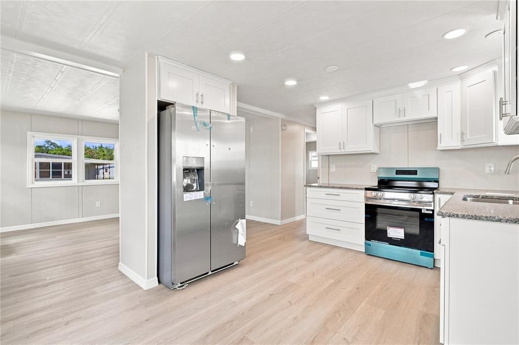 For Sale: $128,000 (2 beds, 2 baths, 768 Square Feet)