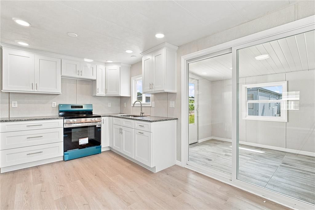 For Sale: $128,000 (2 beds, 2 baths, 768 Square Feet)