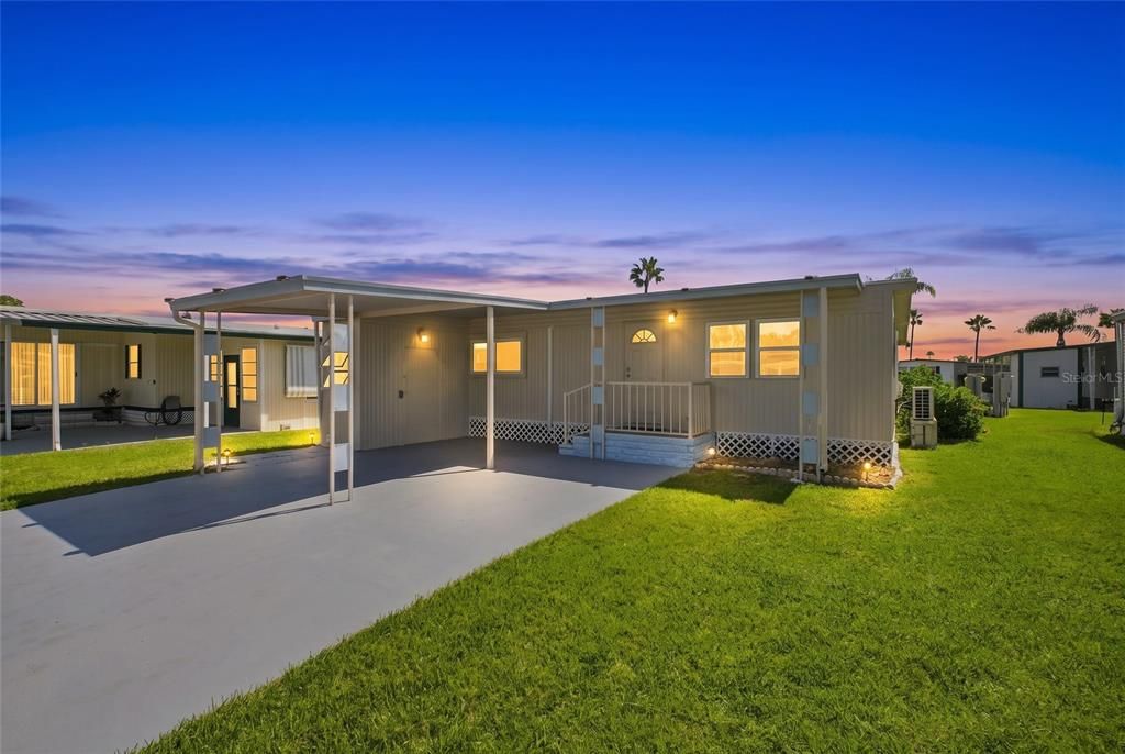 For Sale: $128,000 (2 beds, 2 baths, 768 Square Feet)