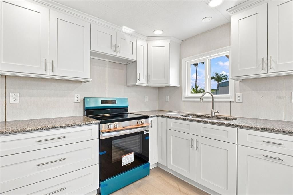 For Sale: $128,000 (2 beds, 2 baths, 768 Square Feet)