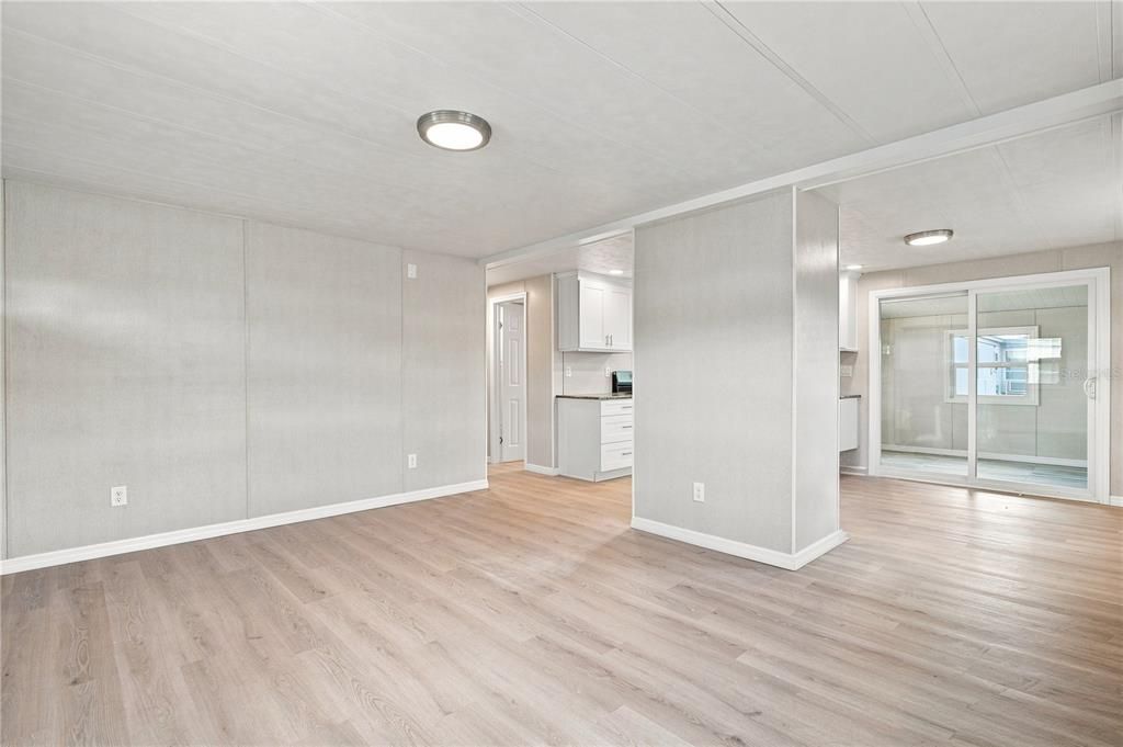 For Sale: $128,000 (2 beds, 2 baths, 768 Square Feet)