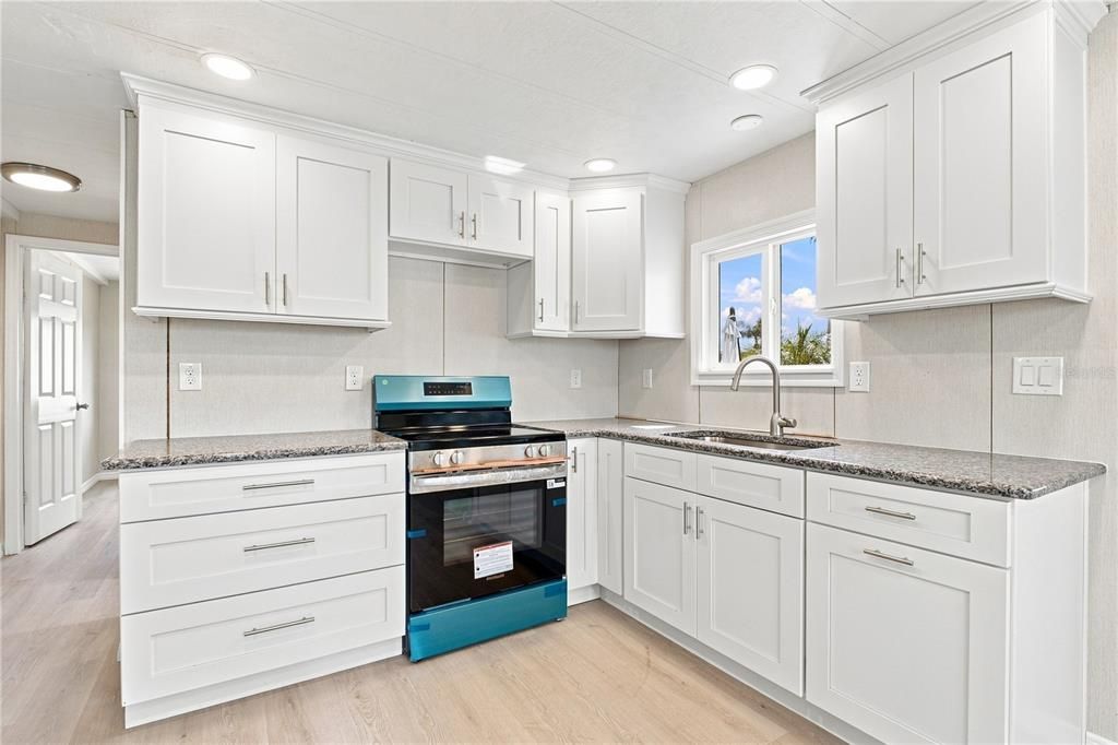 For Sale: $128,000 (2 beds, 2 baths, 768 Square Feet)