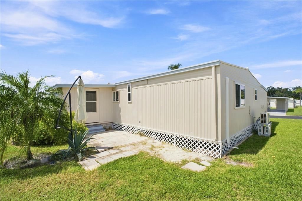 For Sale: $128,000 (2 beds, 2 baths, 768 Square Feet)