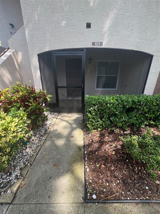 For Rent: $1,800 (2 beds, 2 baths, 900 Square Feet)