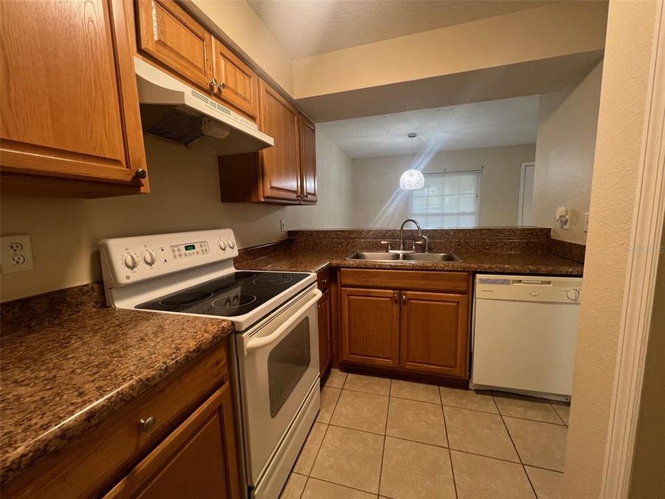 For Rent: $1,800 (2 beds, 2 baths, 900 Square Feet)
