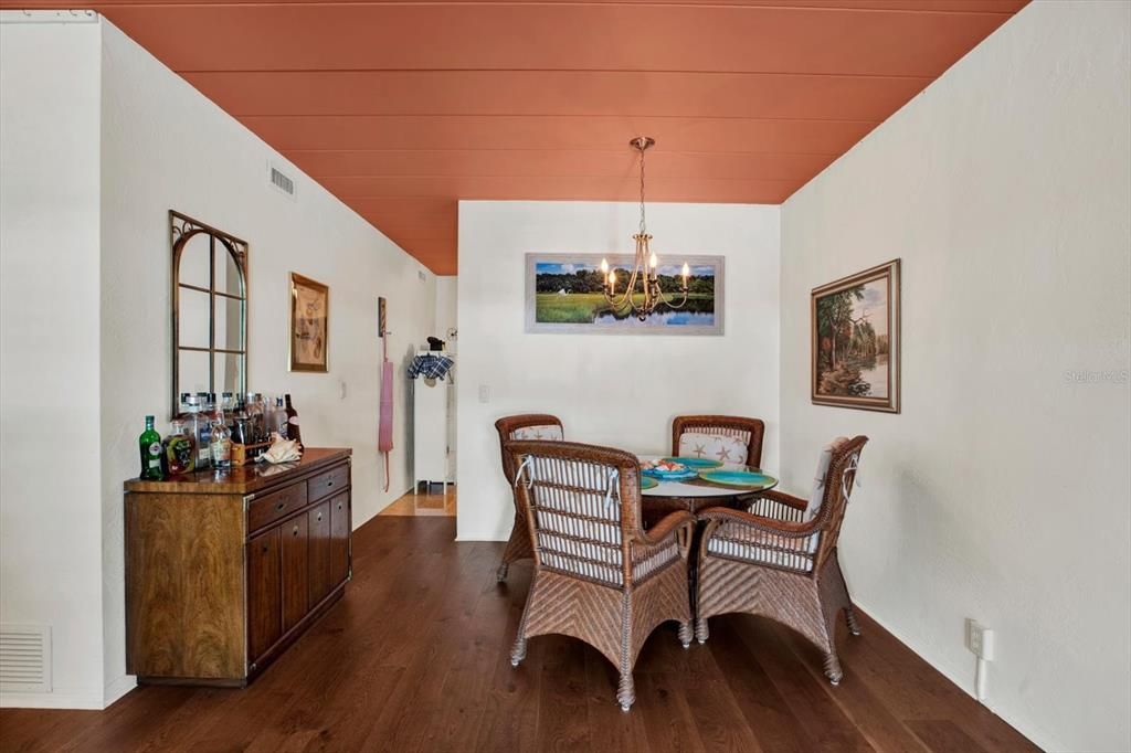 En Venta: $140,000 (2 camas, 1 baños, 1102 Pies cuadrados)