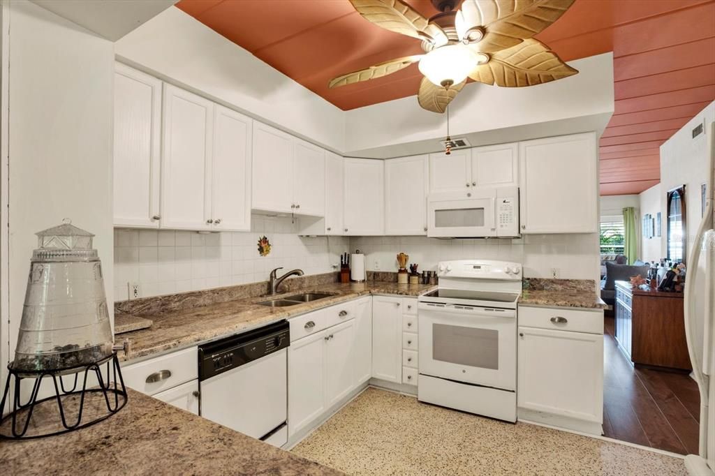 En Venta: $140,000 (2 camas, 1 baños, 1102 Pies cuadrados)