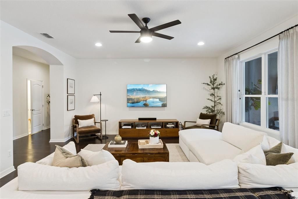 En Venta: $825,000 (4 camas, 2 baños, 2917 Pies cuadrados)