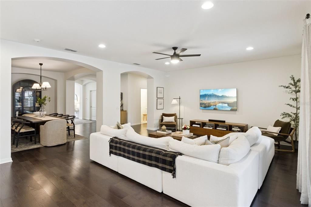 En Venta: $825,000 (4 camas, 2 baños, 2917 Pies cuadrados)